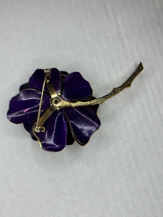Goldtone Vintage 3” Purple Enamel Broach - Picture 5 of 8